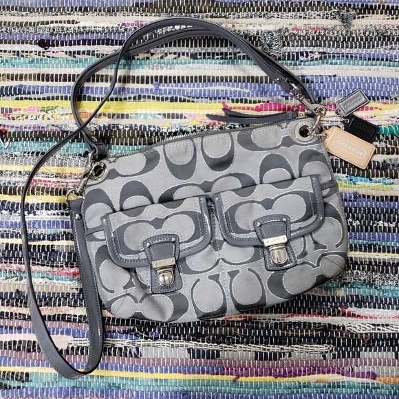 Coach Handbags - Coach crossbody shoulder bag